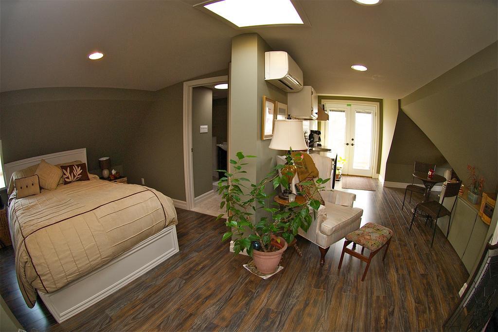 Bondy House Bed & Breakfast Amherstburg Exterior foto